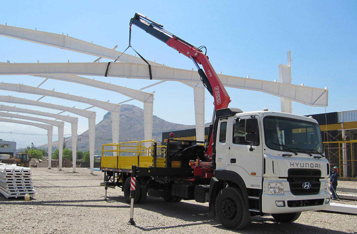 Fassi-medium-duty-crane-1